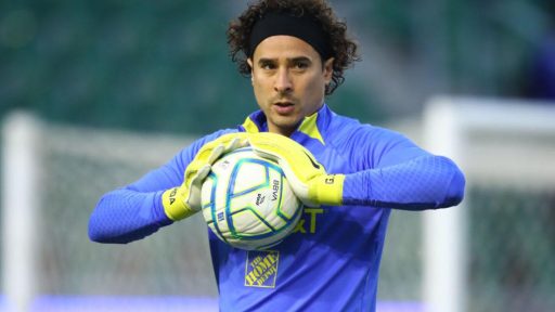 Sources: Ochoa move to Cruz Azul in danger