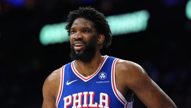 Sources: 76ers, Embiid exploring options for knee