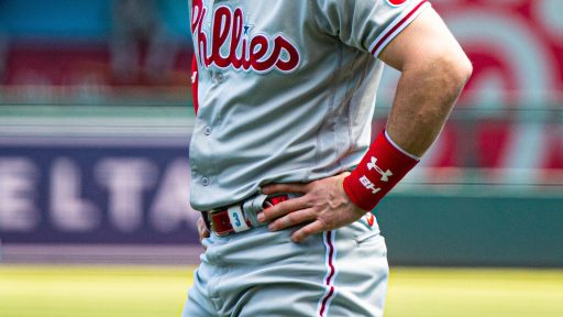 Harper ‘open’ to OF return if Phillies seek star 1B