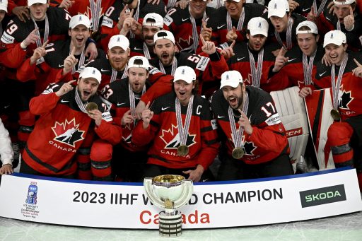 U.S. reaches 24th straight hockey worlds final