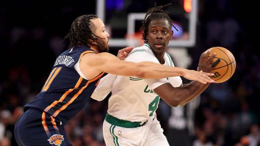 Knicks rally down 20, steal home court from C’s
