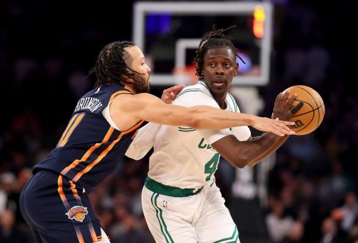 Knicks rally down 20, steal home court from C’s